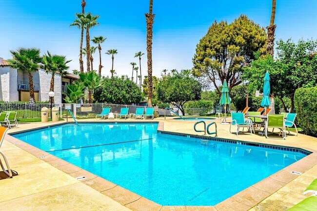 Small pool and spa area - 250 E San Jose Rd
