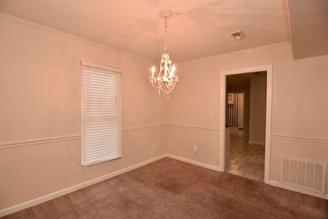 Building Photo - 490 Pheasant Run Dr