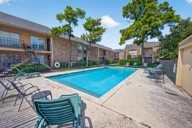 Building Photo - 3303 W Greenridge Dr