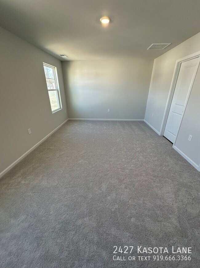 Building Photo - 2427 Kasota Ln