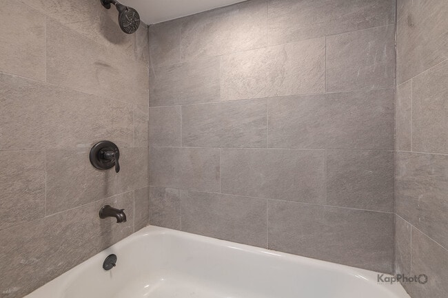 Building Photo - 527 N Ridgeway Ave