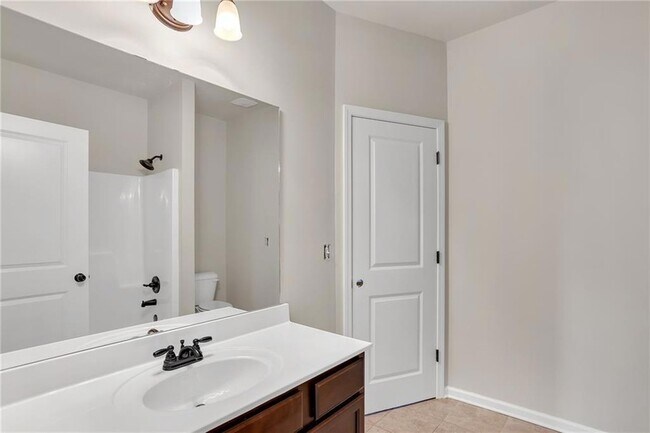 Building Photo - 568 Garden View Ct