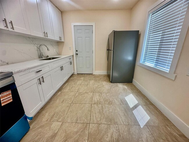 Building Photo - 2014 NW 43rd St