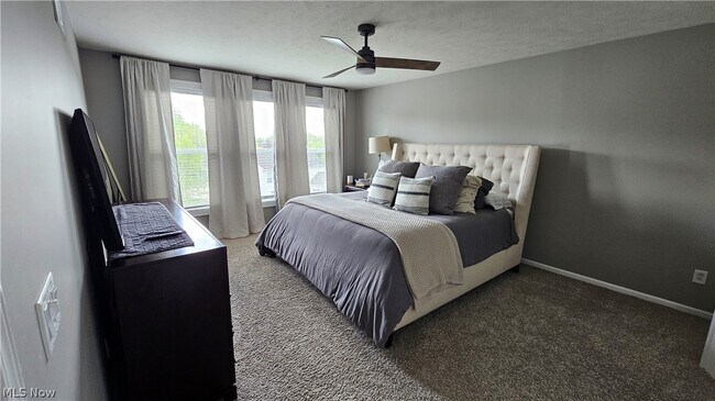 Building Photo - 9337 Ellis Way