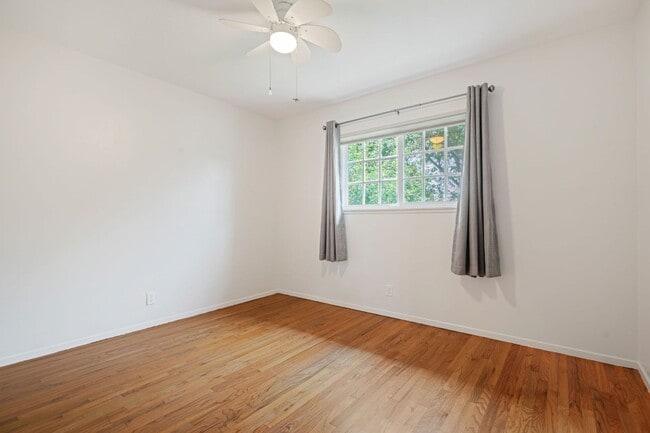 Building Photo - Charming 3-Bed, 2-Bath Home for Rent in Go...