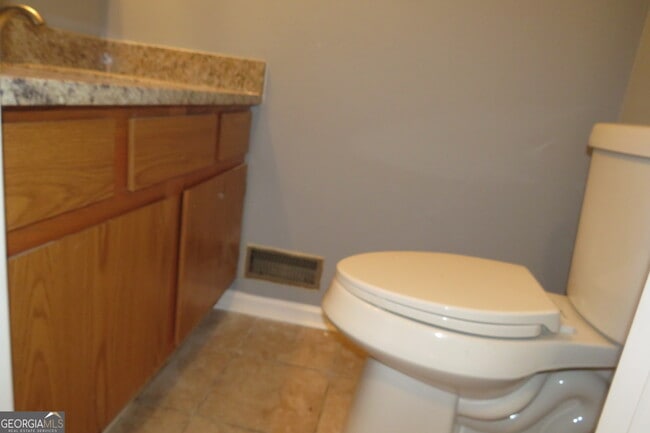 Building Photo - 1105 Hampton Rd