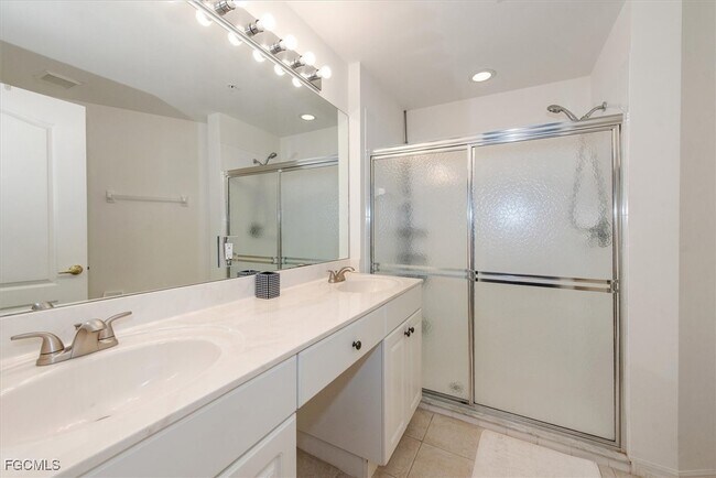 Building Photo - 12120 Summergate Cir