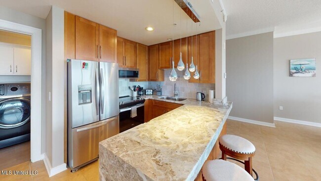 Building Photo - 2060 Beach Blvd