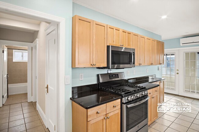 Building Photo - 42 Parsons St