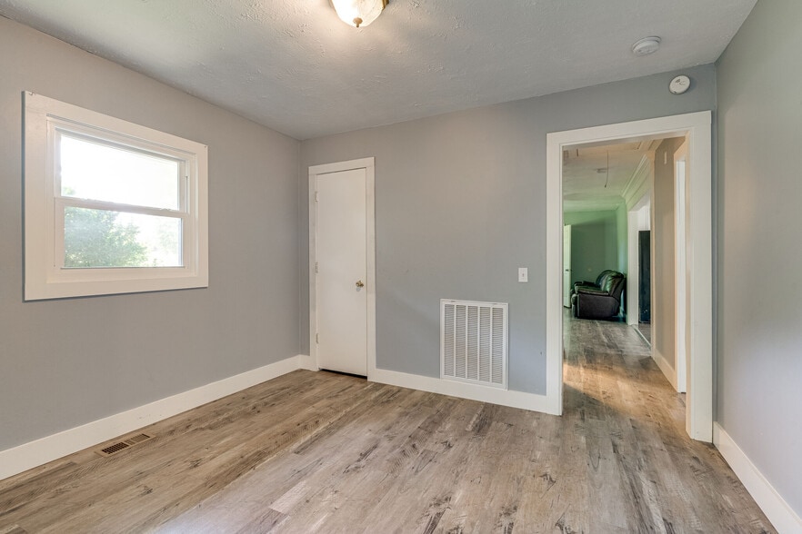 Building Photo - 279 Stones River Rd