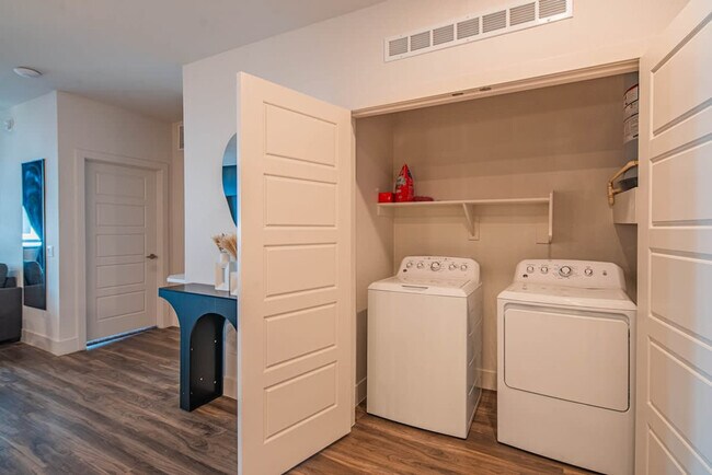 Building Photo - 15501 N Dial Blvd