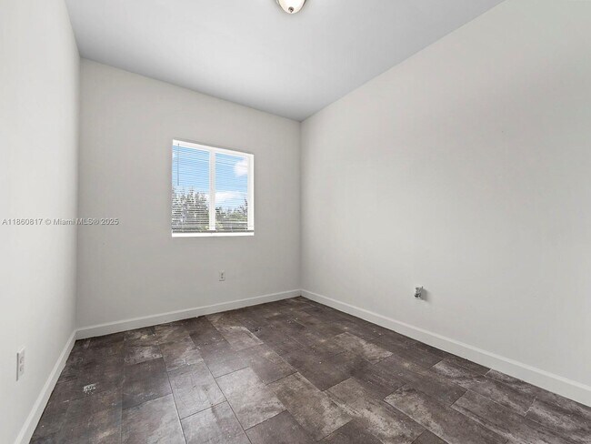 Building Photo - 1514 NW 5th Ave