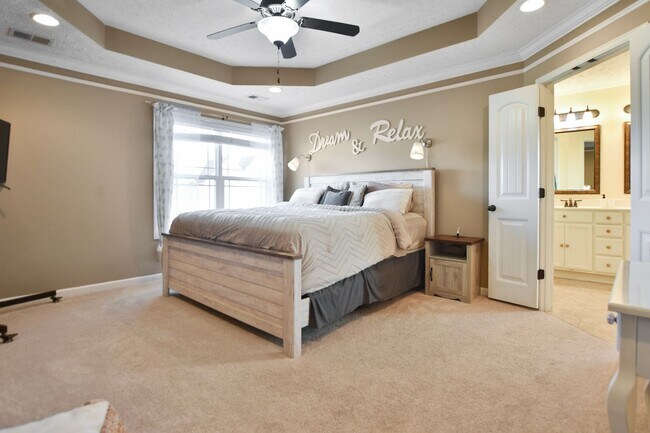 Building Photo - Pet Friendly Three Bedroom with Bonus!