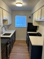 Building Photo - 405 S Coeur Dalene St