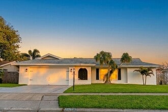 Building Photo - 13923 Brewster Dr