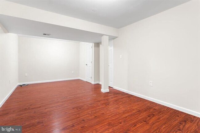 Building Photo - 2807 Falling Brook Terrace