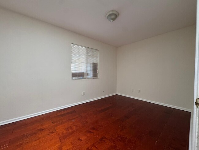 Building Photo - 27715 Cliffwood Ave