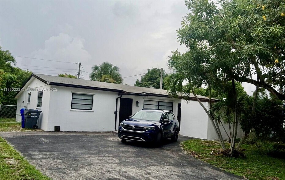 Building Photo - 750 S 61st Ter