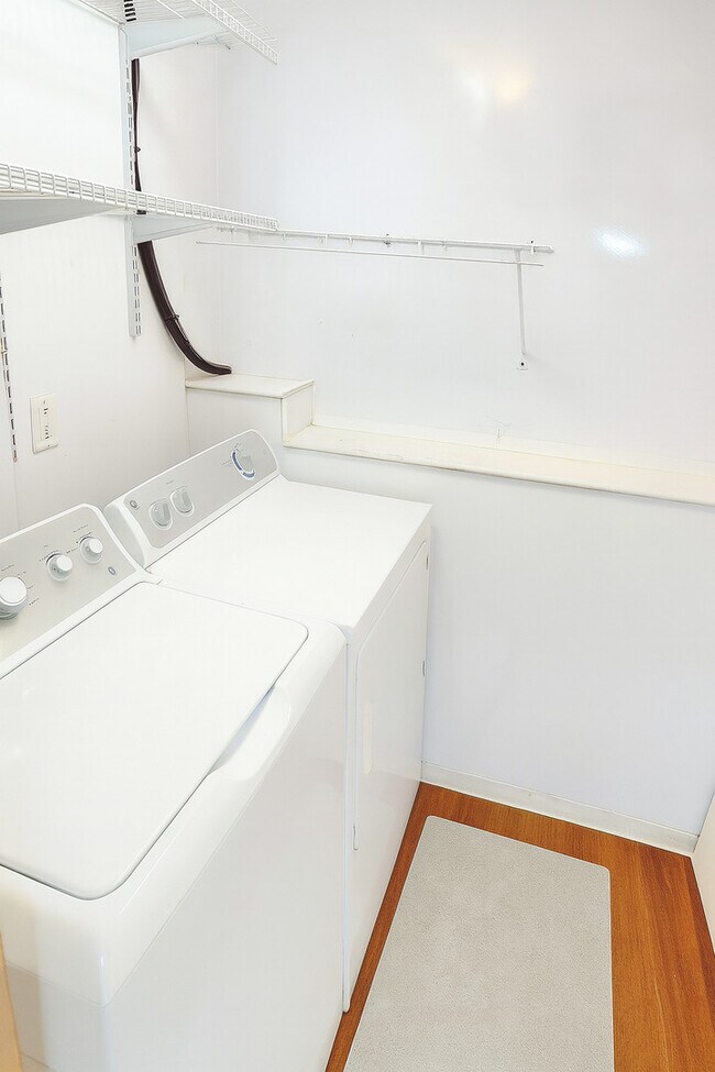 Building Photo - 304 Jackson St