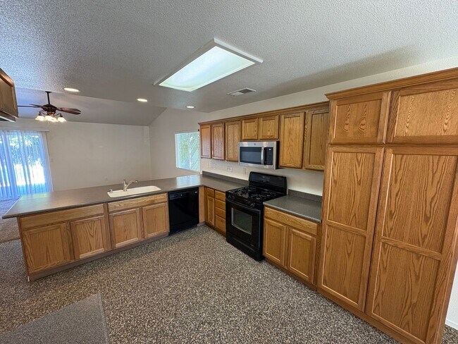 Building Photo - Lovely home available in Shannon Ranch area!