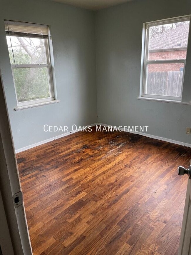 Building Photo - 314 S Neal-