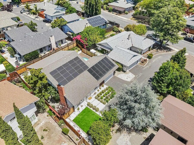 Building Photo - 1835 Cam Estrada