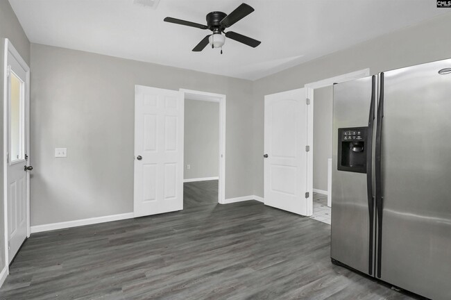 Building Photo - 706 Westside Dr