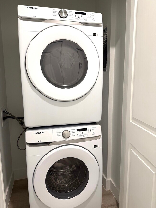 Building Photo - 16601 Braker Ln