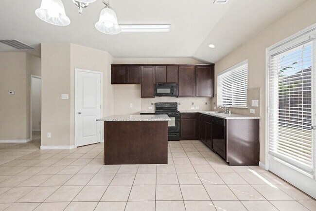 Building Photo - 1412 Villa Paloma Blvd