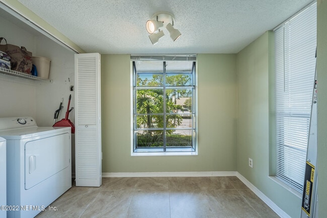 Building Photo - 111 Cranes Lake Dr