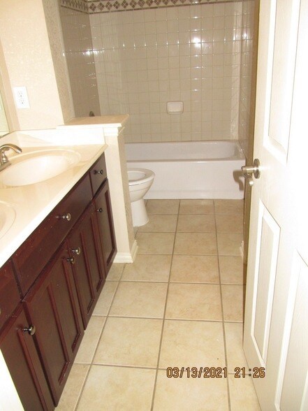 Building Photo - 2816 Quietwater Dr