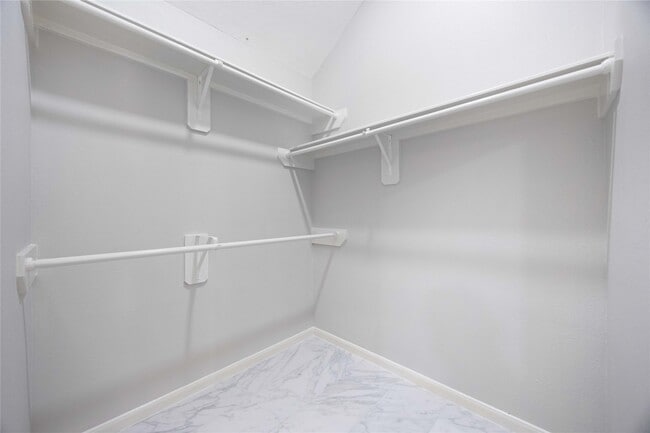 Building Photo - 15018 Summer Knoll Ln