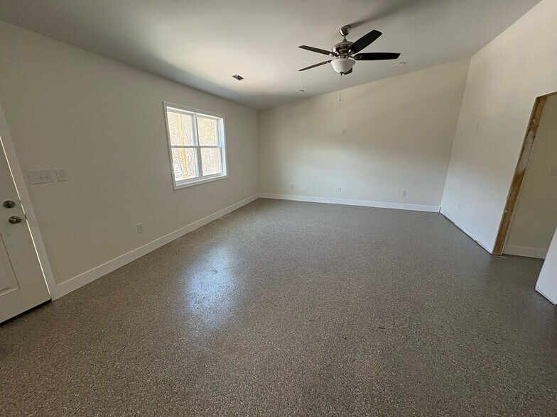 Building Photo - 276 Barker Road APT B