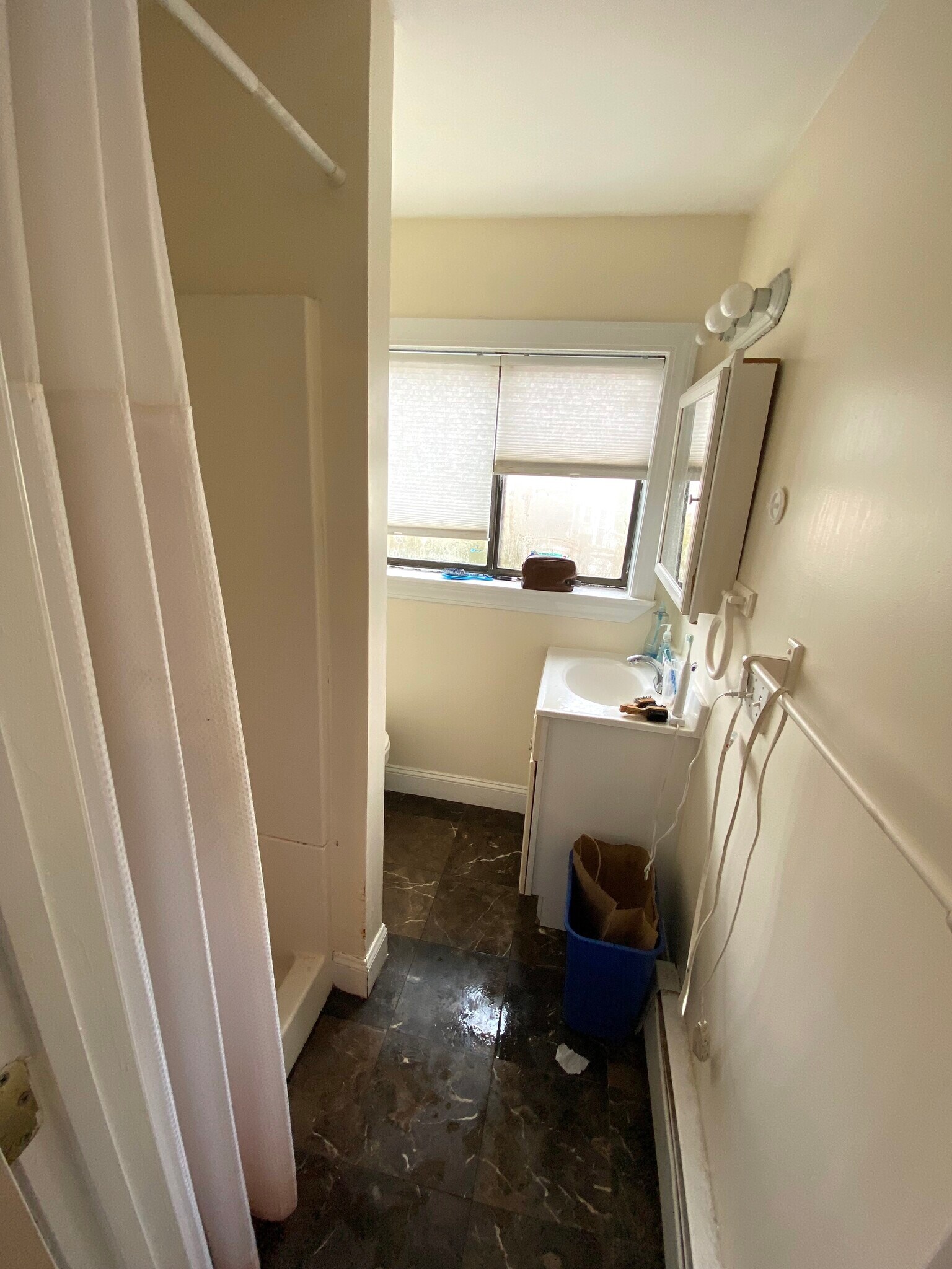 Building Photo - 72 Ashford St