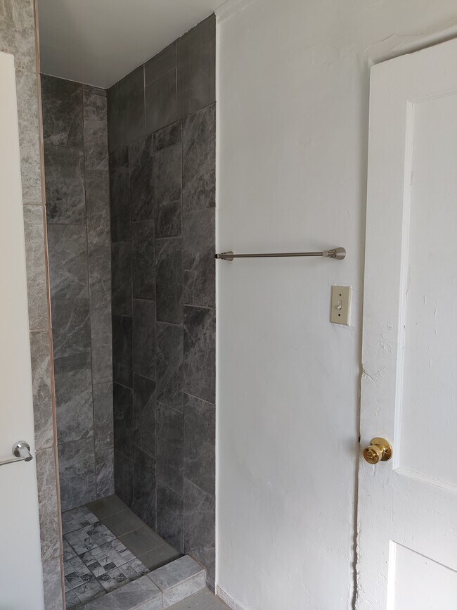 Building Photo - 524 N Mesquite St