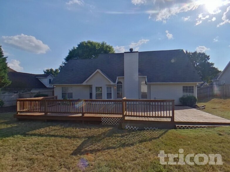 Building Photo - 122 Ivy Trce