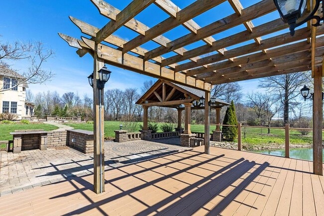 Building Photo - 100 Bermuda Dr