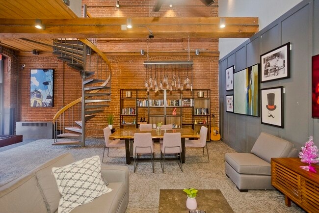 Building Photo - 45 Willow St