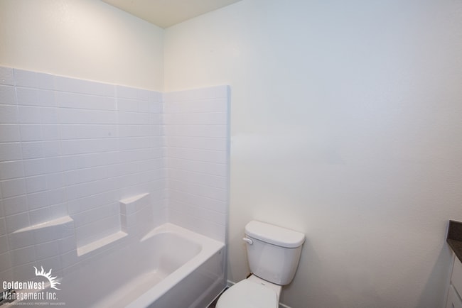 Building Photo - Brand New 3Bdm 2.5Ba Townhome in Aliante!