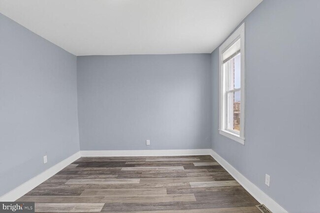 Building Photo - 3335 Lyndale Ave