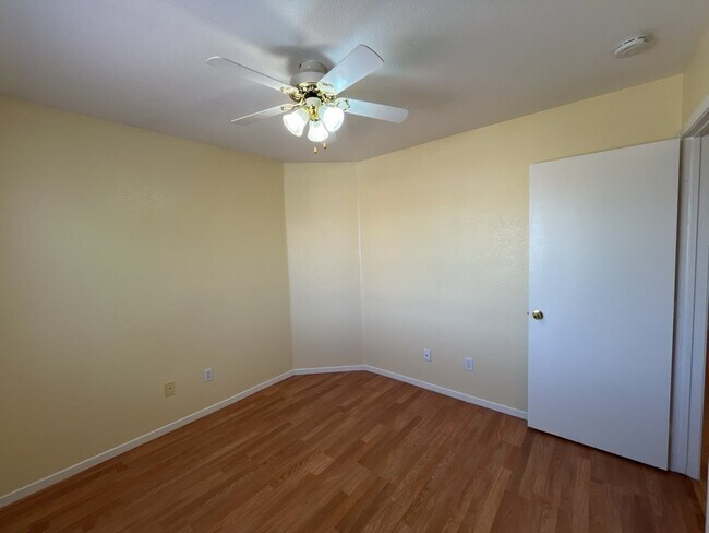 Building Photo - Experience luxurious living in this stunning 4-bedroom, 2.5-bathroom house