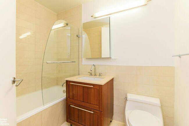 Building Photo - 3585 Greystone Ave