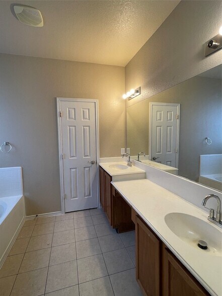 Building Photo - 1601 Canyon Creek Ct