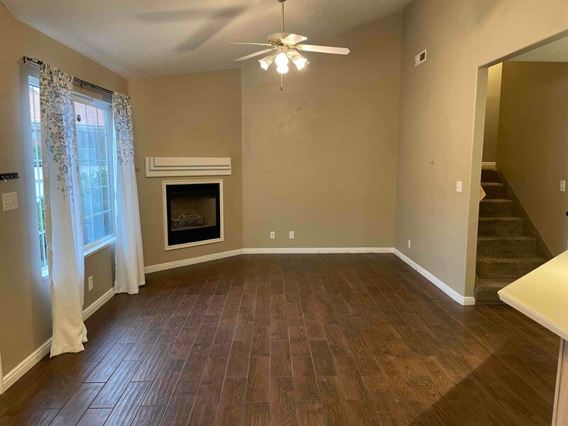 Building Photo - 550 Diagonal St