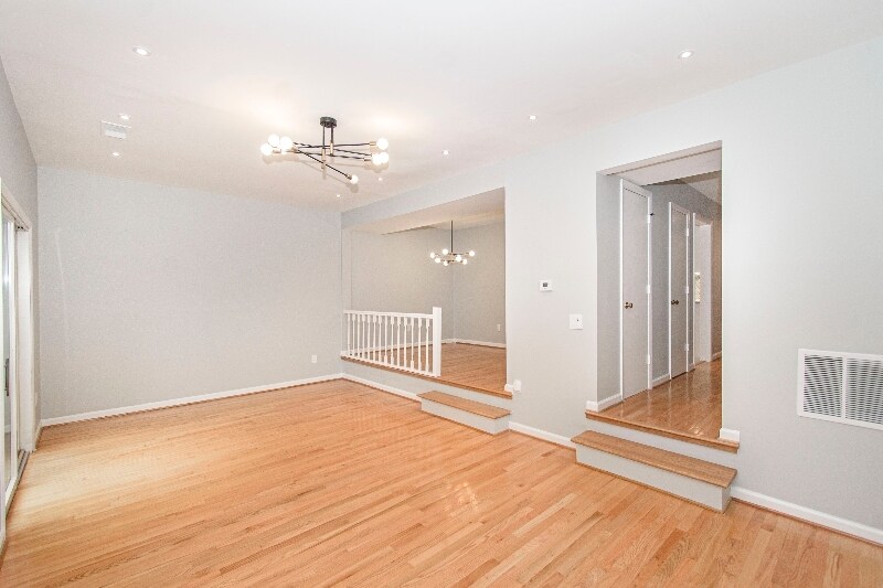 Building Photo - 118 Camelot Ct