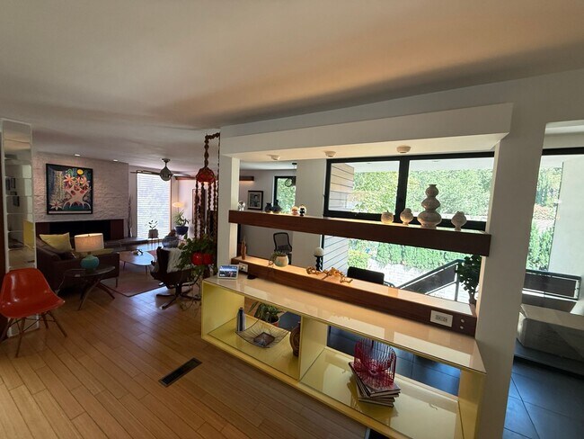Building Photo - Mid-Century Modern 3-Bedroom Home with Pri...