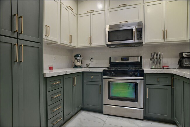 Building Photo - Available to View