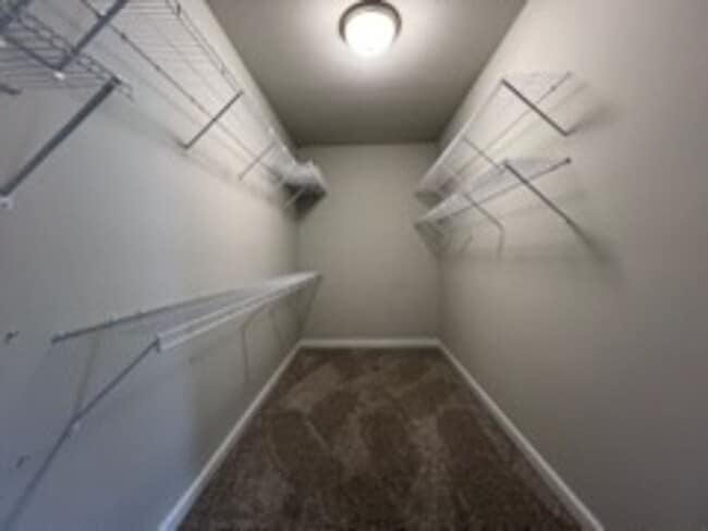 Building Photo - Spacious