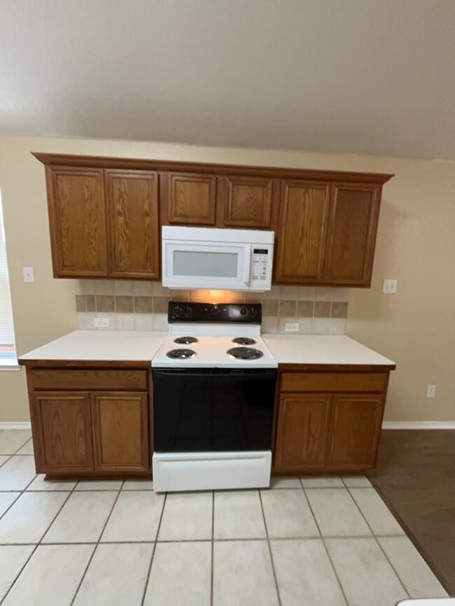 Building Photo - Remodeled & updated! 4/2/2