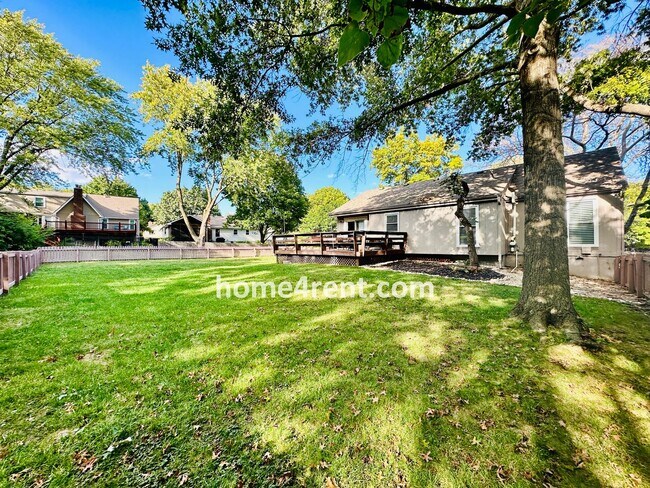 Building Photo - A Lovely Lenexa Home w/ Wood Floors Throughout, Updated Kitchen, Finished Basement and a Fenced Y...